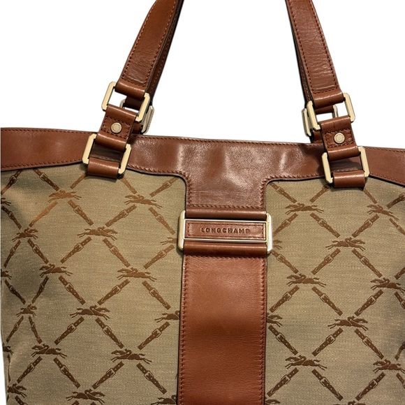 Longchamp Shoulder Bag in great use conditions. - Picture 5 of 13